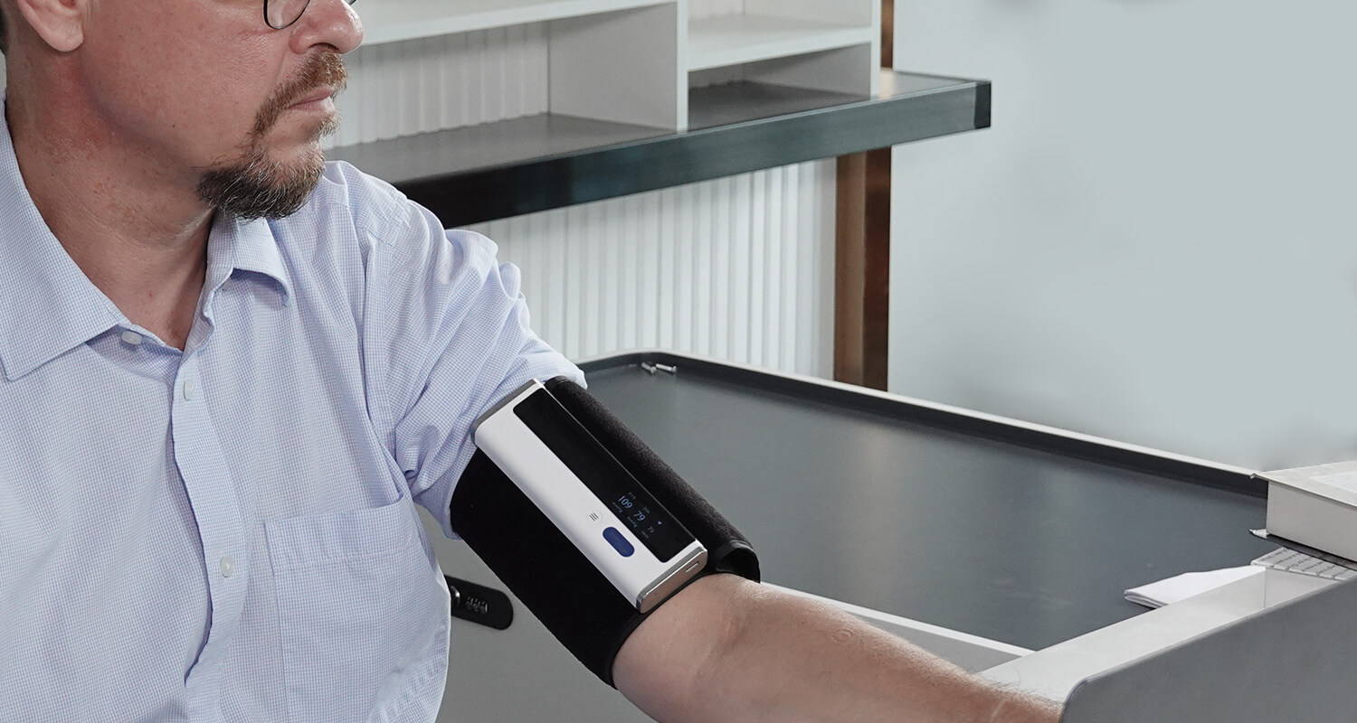 Monitor de presion arterial portatil inteligente para la parte superior del brazo maquina Bluetooth BP con diseno de una pieza Wellue